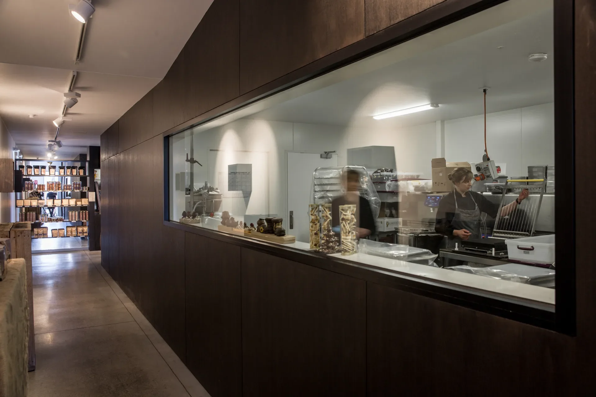 The entry corridor provides visitors with views directly into the chocolate production spaces.