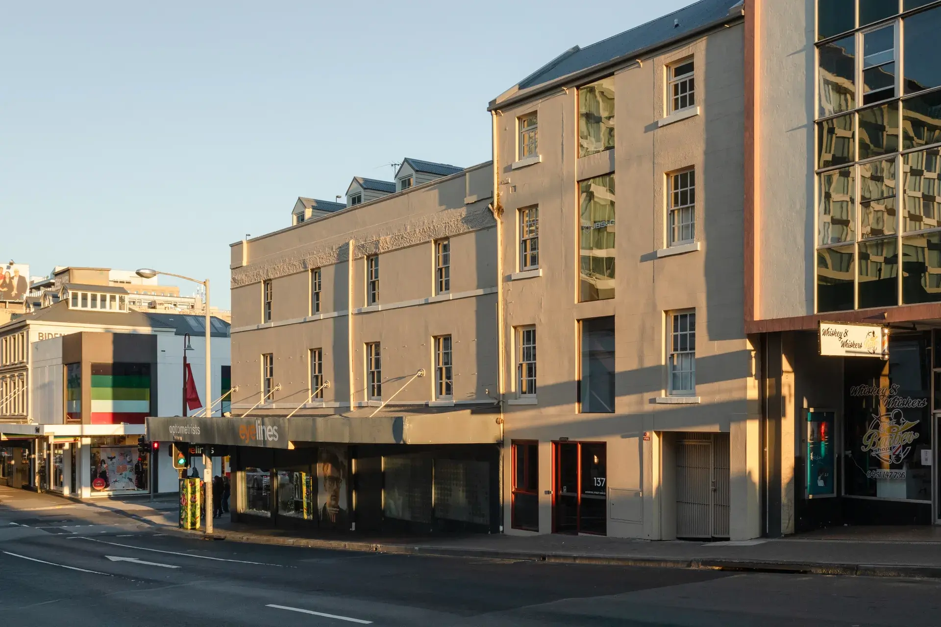 The building makes an important contribution to the Murray Street streetscape.