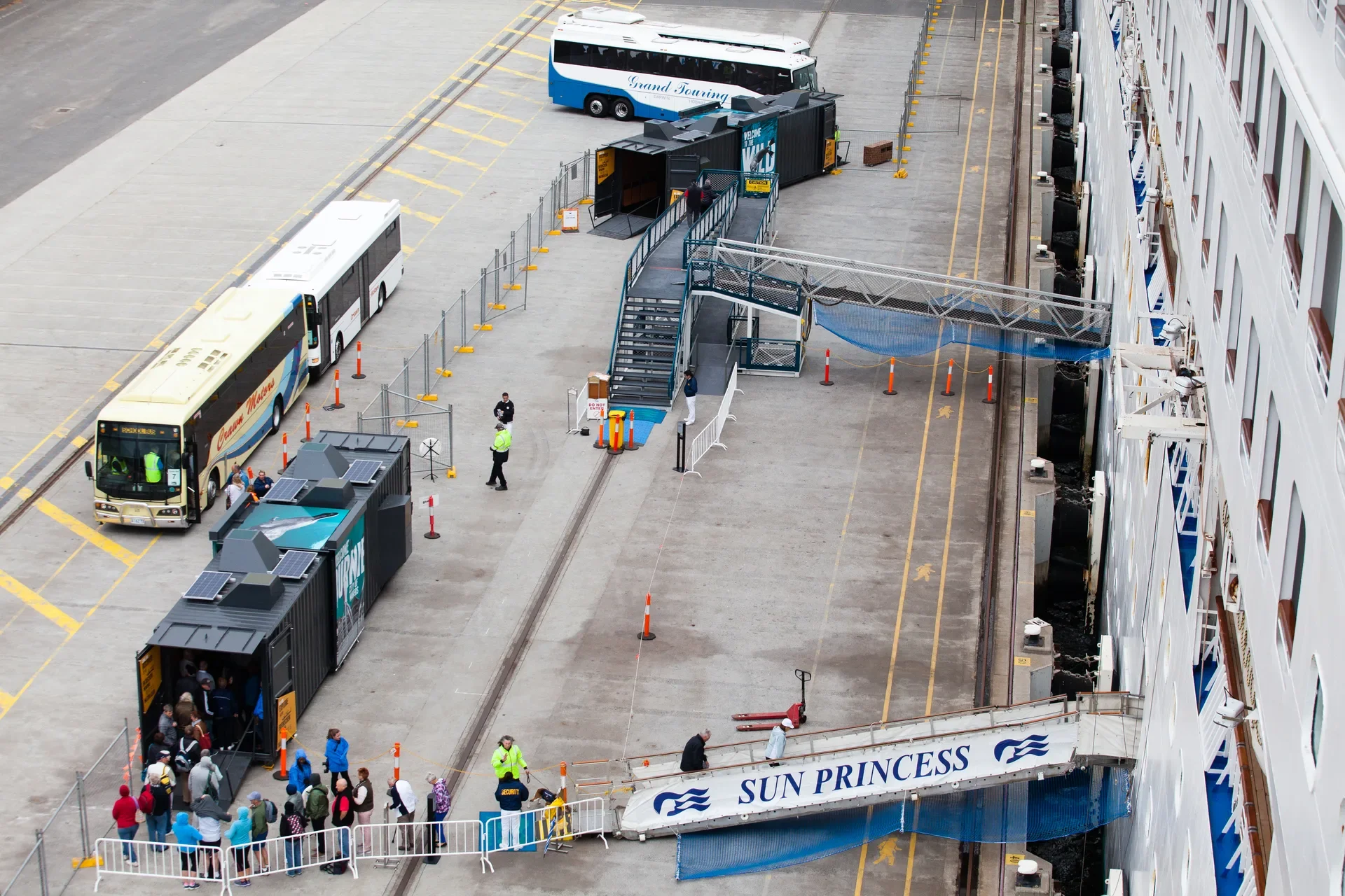 Tourists moving from the cruise ship, down the ramps and stairs through the two shelters that Cumulus designed and then onto the awaiting buses.